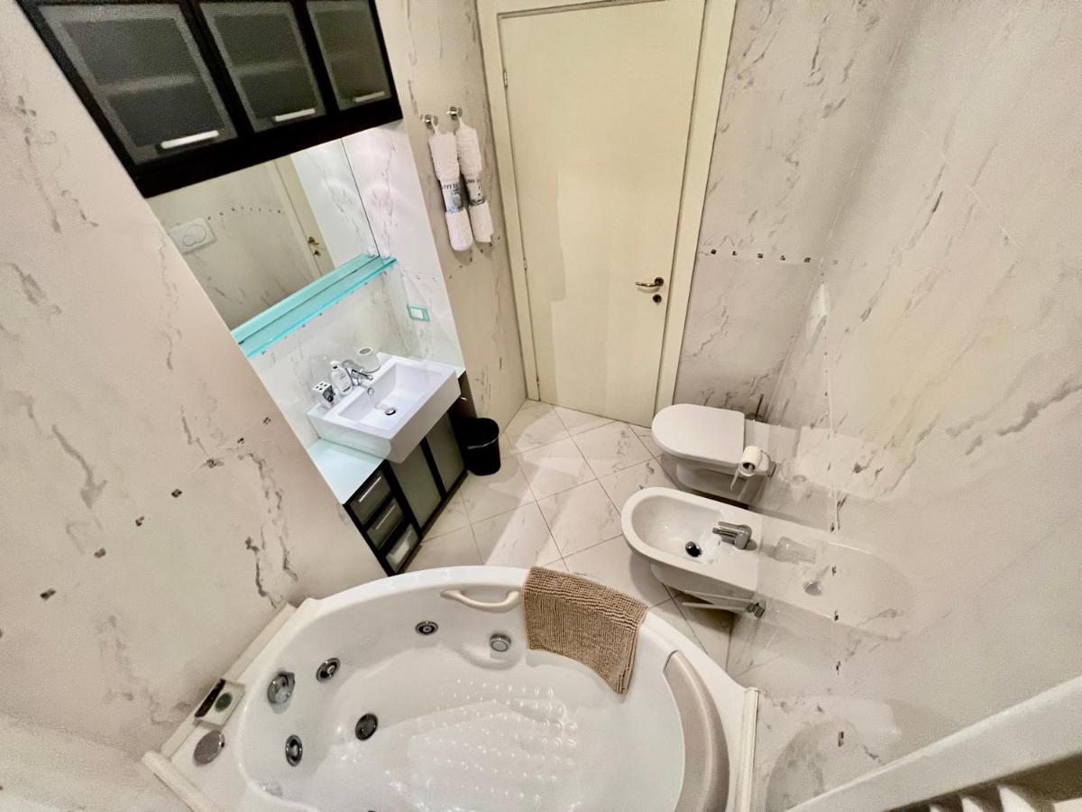 Divina Luxury Apartment With Jacuzzi Near The Lake Como Dış mekan fotoğraf